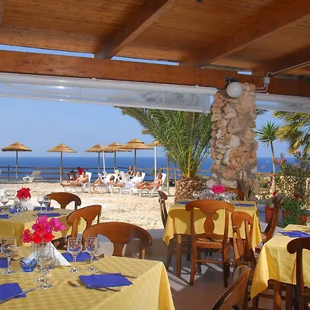 Kemping Villaggio La Roccia 2*